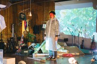 バストリオ #10「ストレンジャーたち／野性の日々」より。（Photo by comuramai）