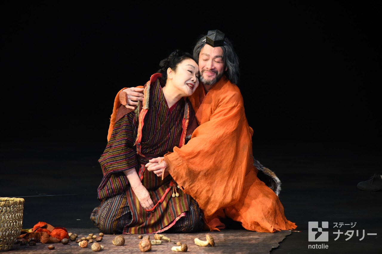 白石加代子が男たち狂わせる妖艶な“おばば”演じる、長塚圭史演出「常陸坊海尊」開幕