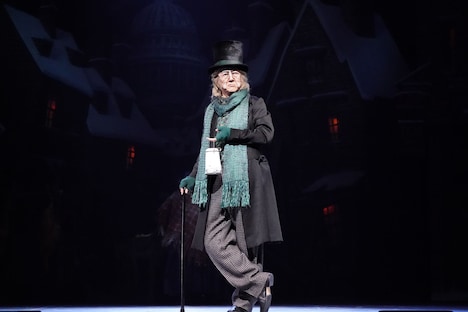 ミュージカル「スクルージ~クリスマス・キャロル~」より。(撮影:田中亜紀)