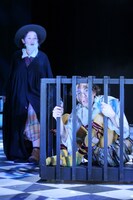 松本祐子が演出を手がけた、文学座附属演劇研究所研修科卒業発表会「十二夜」より。（撮影：飯田研紀）