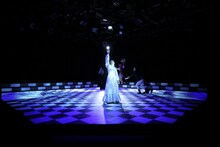 松本祐子が演出を手がけた、文学座附属演劇研究所研修科卒業発表会「十二夜」より。（撮影：飯田研紀）