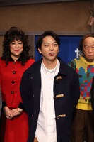 寺西拓人（中央）