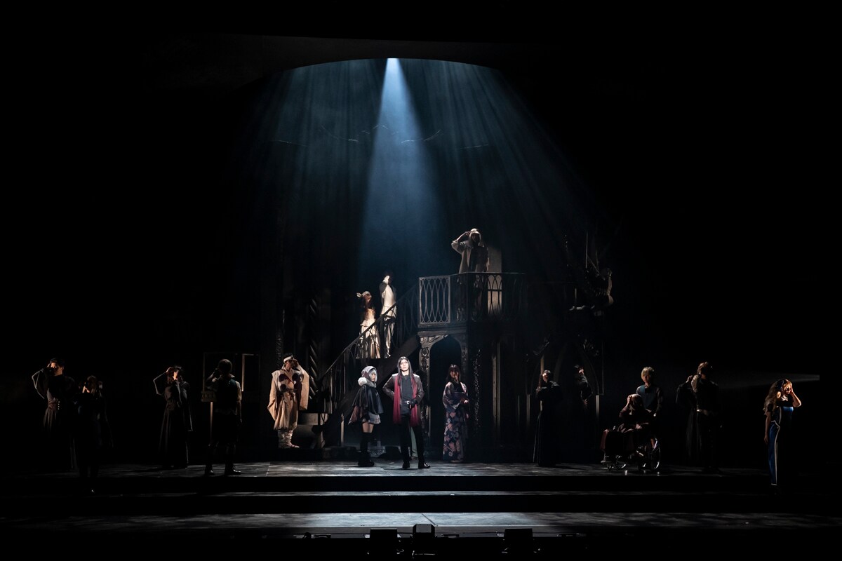 マジック・イリュージョン駆使した「ロード・エルメロイII世の事件簿」開幕