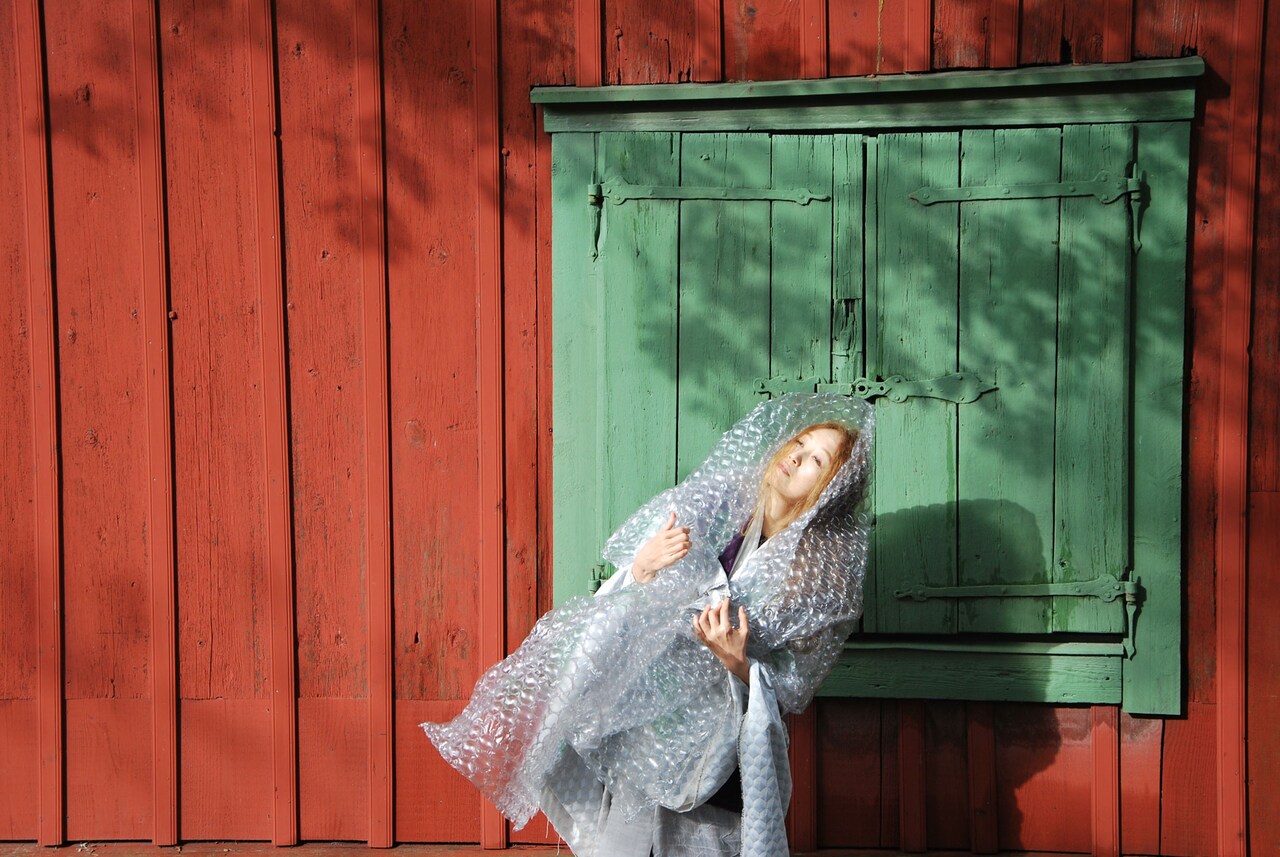 日生劇場ファミリーフェスティヴァル2020「ダンス×人形劇『ひなたと月の姫』」の衣装イメージ。（costume image and photo:Mylla Ek;NoKiimo / model:Uran Hirosaki）