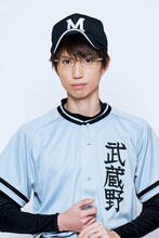 佐伯亮扮する秋丸恭平。