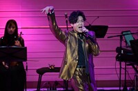 「I Love Musical」X'mas Versionより、新納慎也。