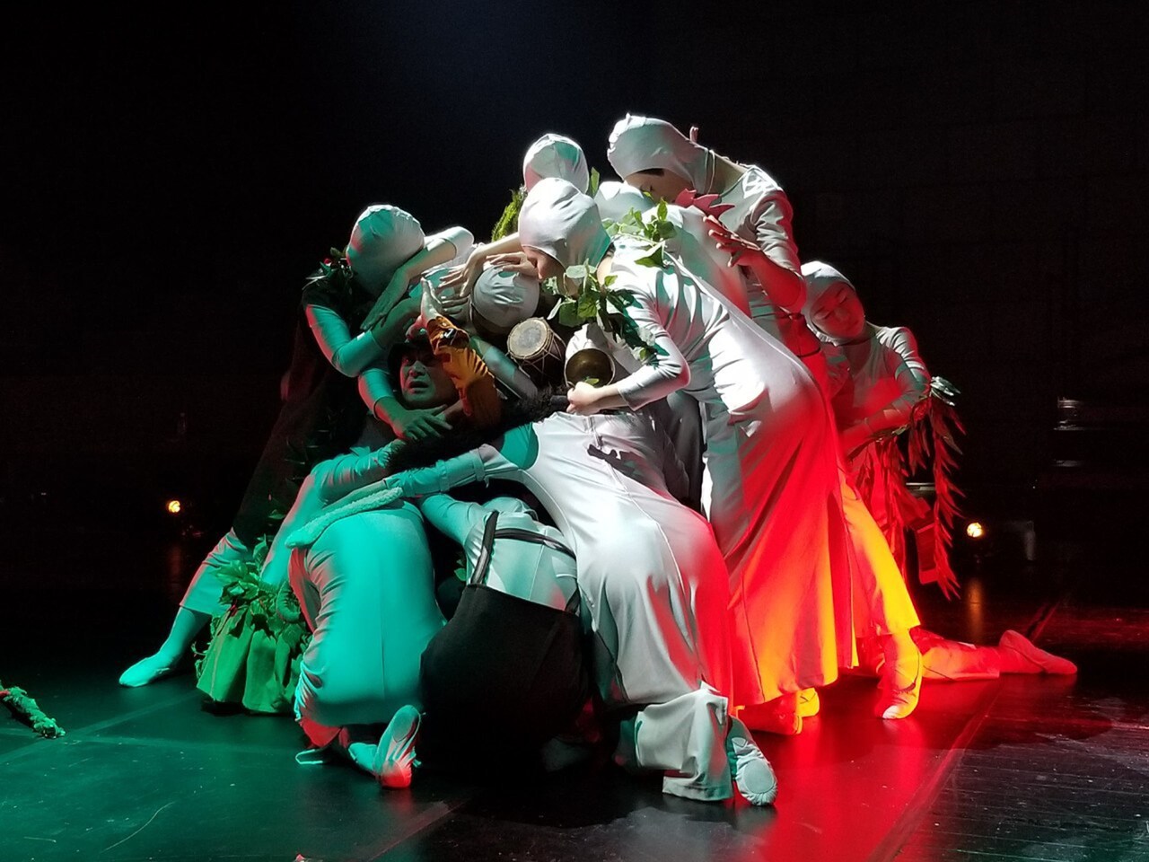 七十代のチルチルが“死と生命”めぐる旅へ、世田谷シルク「青い鳥」開幕