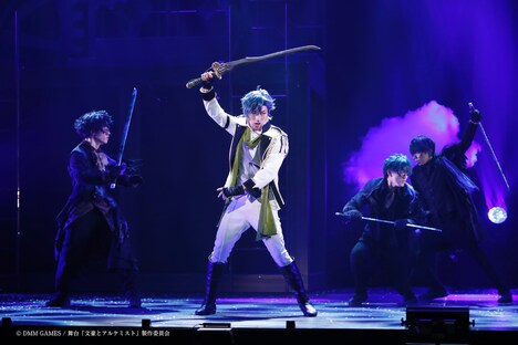 舞台「文豪とアルケミスト 異端者ノ円舞（ワルツ）」より。