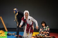 岡崎藝術座「+51 アビアシオン, サンボルハ」より。（Photo by Carlos Alvar）（c)The Japan Foundation