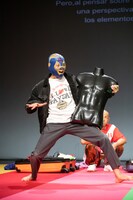 岡崎藝術座「+51 アビアシオン, サンボルハ」より。（Photo by Carlos Alvar）（c)The Japan Foundation