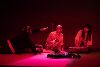 岡崎藝術座「+51 アビアシオン, サンボルハ」より。（Photo by Carlos Alvar）（c)The Japan Foundation