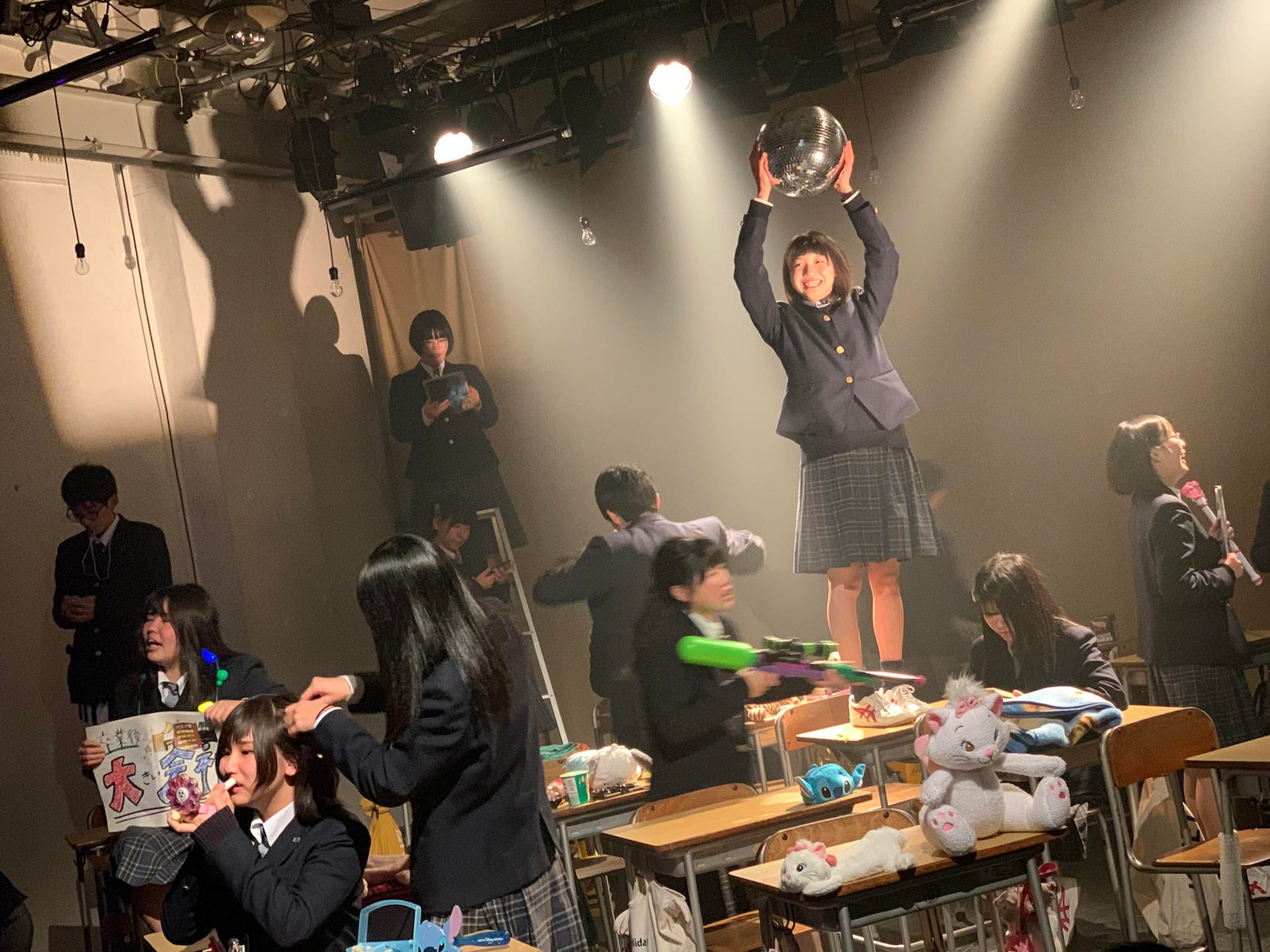 いわき総合高校 系列演劇16期生 東京公演「平面的な世界、断片的な部屋 いわき総合高校ver.」より。