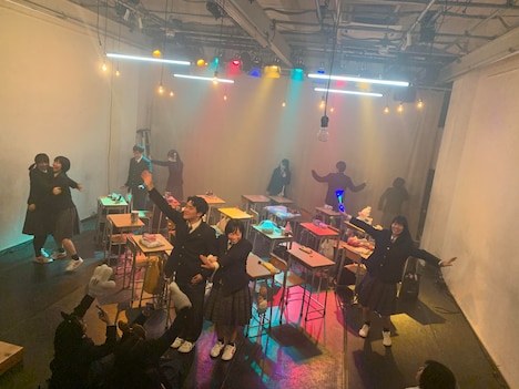 いわき総合高校 系列演劇16期生 東京公演「平面的な世界、断片的な部屋 いわき総合高校ver.」より。