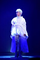 ミュージカル「シャボン玉とんだ 宇宙（ソラ）までとんだ」ゲネプロより、土居裕子演じるピア。