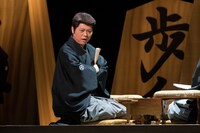 「三山ひろし特別公演」より、「阪田三吉物語」の様子。