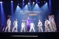 少年社中・東映プロデュース「モマの火星探検記」より。（撮影：金丸圭）