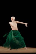 山海塾「Arc 薄明・薄暮」より。(c)Sankai Juku