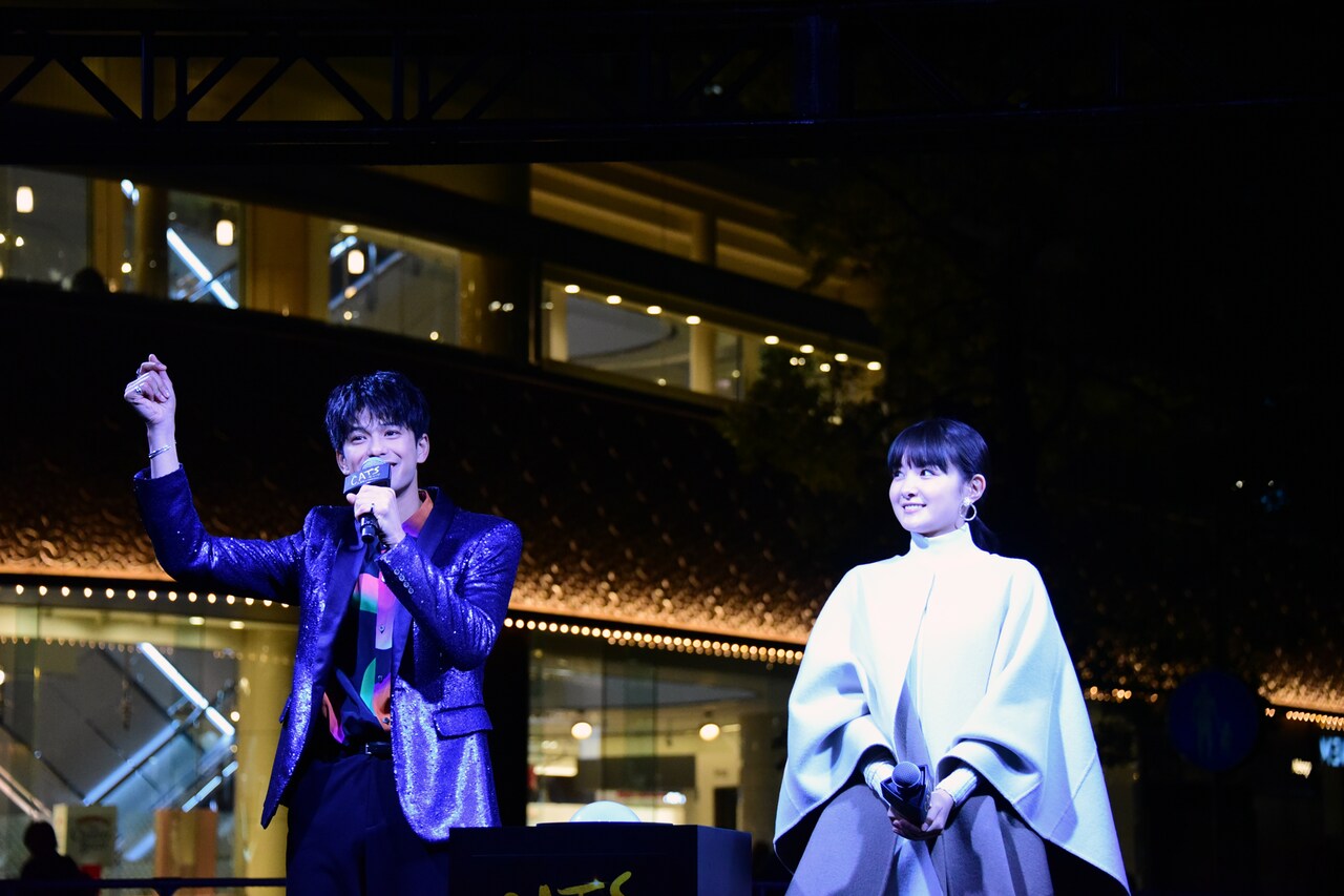 葵わかなと森崎ウィン、点灯式で日比谷に「キャッツ」の魔法かける