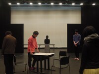 第七劇場×愛知県芸術劇場×愛知県美術館「ムンク｜幽霊｜イプセン」劇場での稽古の要素。（提供：愛知県芸術劇場）