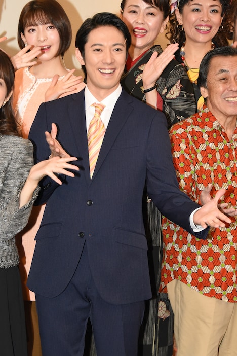 ふぉ～ゆ～の辰巳雄大（中央）。