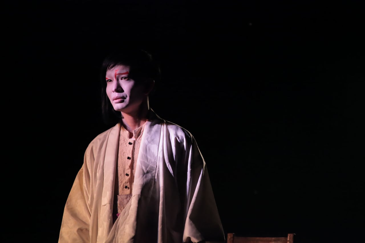 小沢道成と3台のラジカセが“共演”、一人芝居「鶴かもしれない」開幕