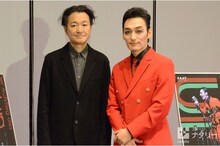 KAAT神奈川芸術劇場プロデュース「アルトゥロ・ウイの興隆」の囲み取材より、左から白井晃、草なぎ剛。
