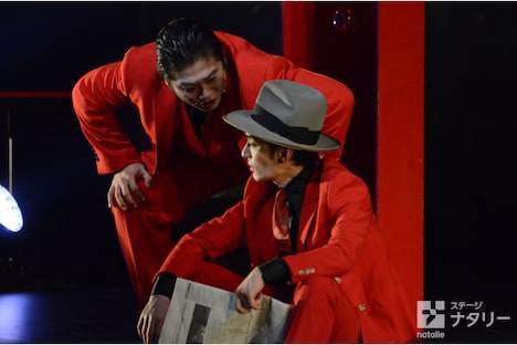 KAAT神奈川芸術劇場プロデュース「アルトゥロ・ウイの興隆」より。