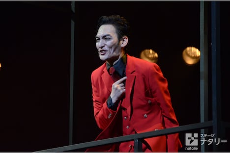 KAAT神奈川芸術劇場プロデュース「アルトゥロ・ウイの興隆」より。