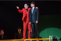 KAAT神奈川芸術劇場プロデュース「アルトゥロ・ウイの興隆」より。