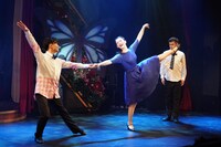 「Tabloid Revue『rumor～オルレアンの噂～』」より。（撮影：岩田えり）