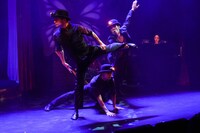 「Tabloid Revue『rumor～オルレアンの噂～』」より。（撮影：岩田えり）