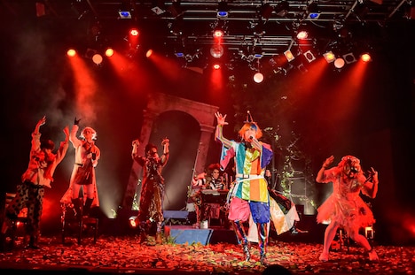 「おとぎ裁判～第2審～ 戦慄の誘拐パレード ビッグマウスにご用心♪」より。（撮影：鏡田伸幸）