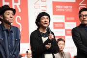 河原雅彦(中央)