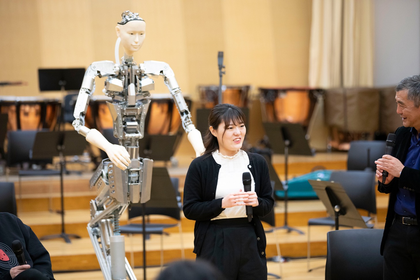 左から、オルタ3（Supported by mixi, Inc.)と北原恵理氏。