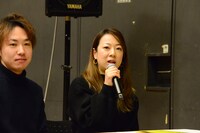 左から田中宏樹、永川友里。