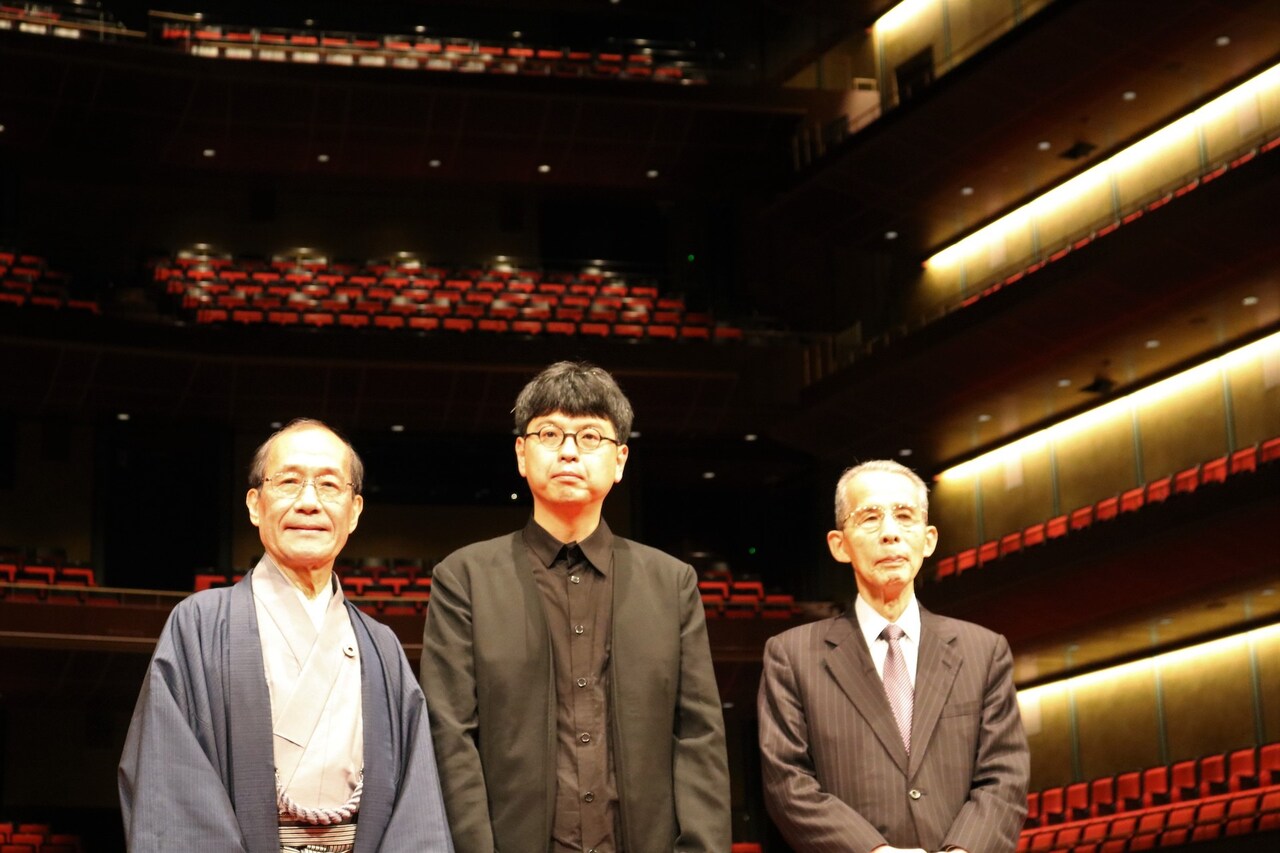 左から門川大作京都市長、三浦基、長尾真京都市音楽芸術文化振興財団理事長。