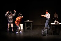 せんだい短編戯曲賞×劇団 短距離男道ミサイル「SENDAI SHORT STORIES」よりピンク地底人3号作「シルバスキン」（撮影：佐々木隆二）