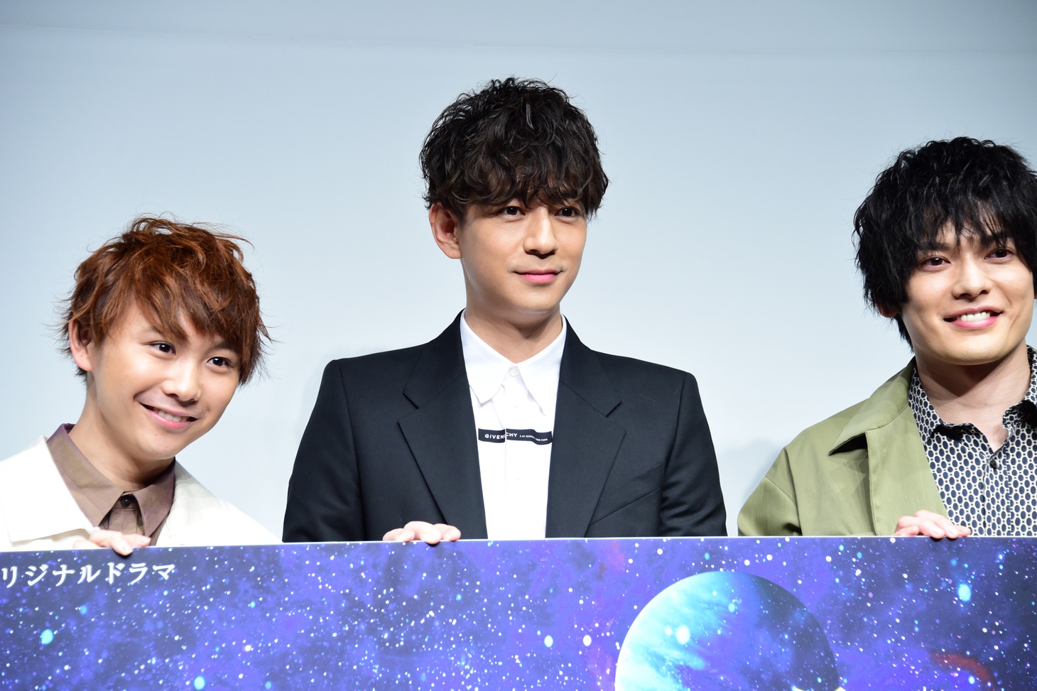 左から須賀健太、三浦翔平、崎山つばさ。