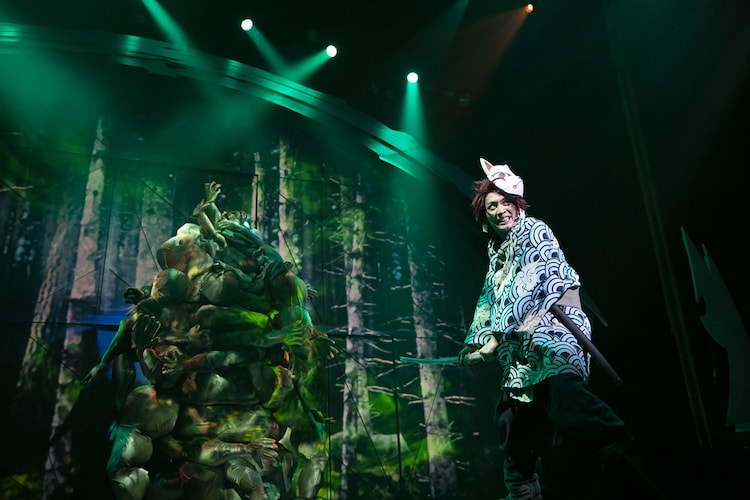 鬼滅の刃 幕開けに炭治郎役の小林亮太 生々しく力強さのある世界を 公演レポート コメントあり ステージナタリー