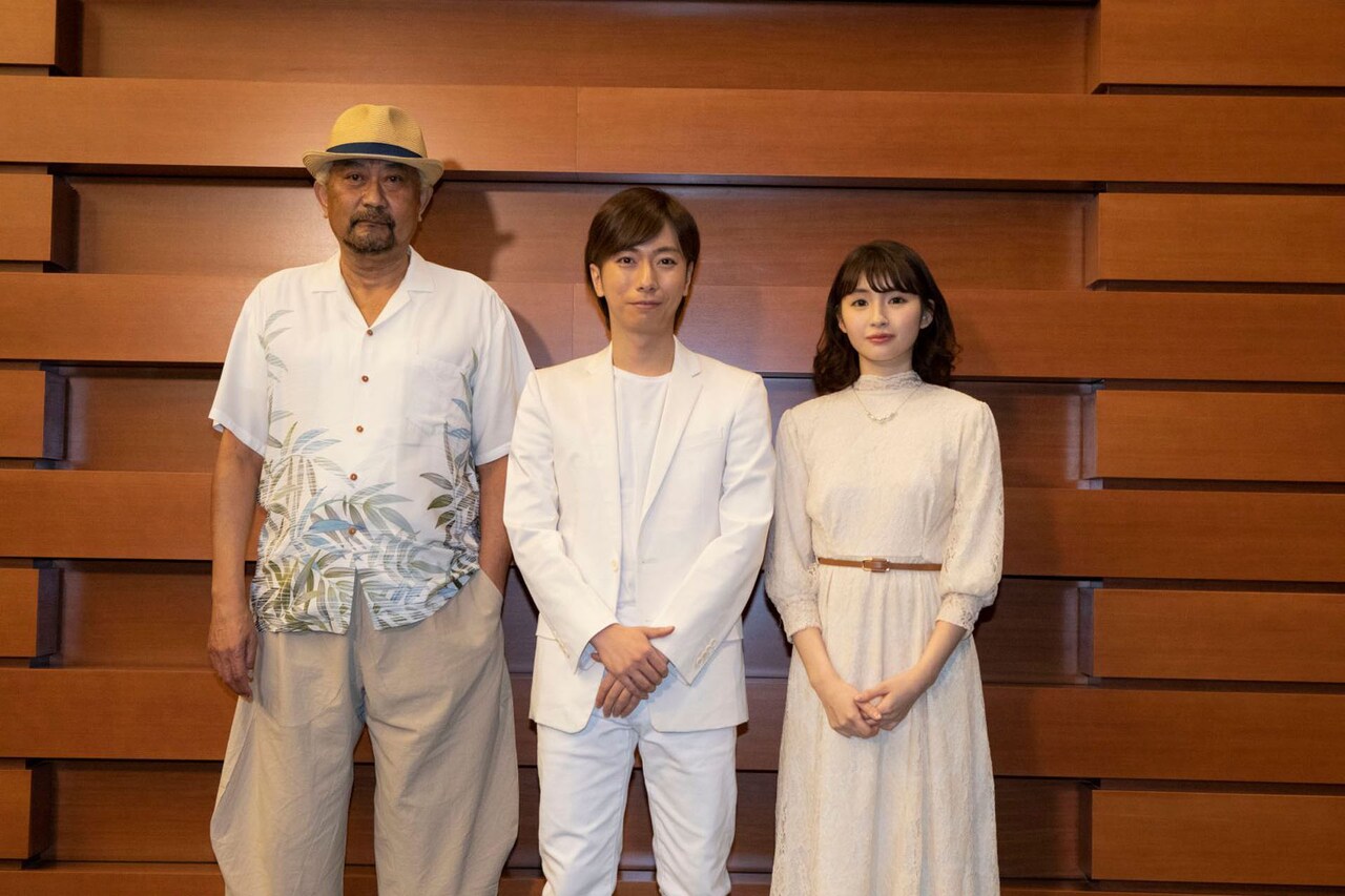 ミュージカル「天国の本屋」囲み取材より、左からブラザートム、河合郁人（A.B.C-Z）、井上小百合（乃木坂46）。