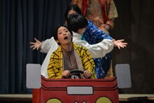 ロロ「四角い2つのさみしい窓」より。