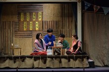 ロロ「四角い2つのさみしい窓」より。