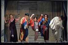 ロロ「四角い2つのさみしい窓」より。