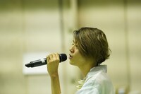 雲上の導者役の新里宏太。（Photo by DAZZLE）