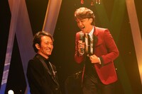 左から鈴木壮麻、井上芳雄。