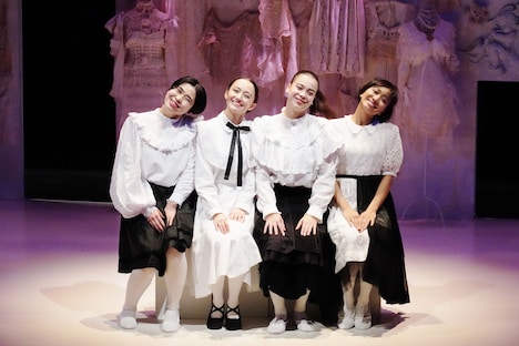 別冊「根本宗子」第8号「『THE MODERN PLAY FOR GIRLS』女の子のための現代演劇」「Whose playing that “ballerina”? そのバレリーナの公演はあの子のものじゃないのです。（English ver.）」より。