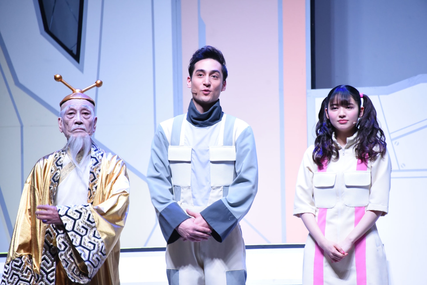 左から麿赤兒、ド・ランクザン望、鎮西寿々歌。