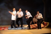 劇団黒テント 第78回公演「ぼっかぶり」より。（撮影：姫田蘭）