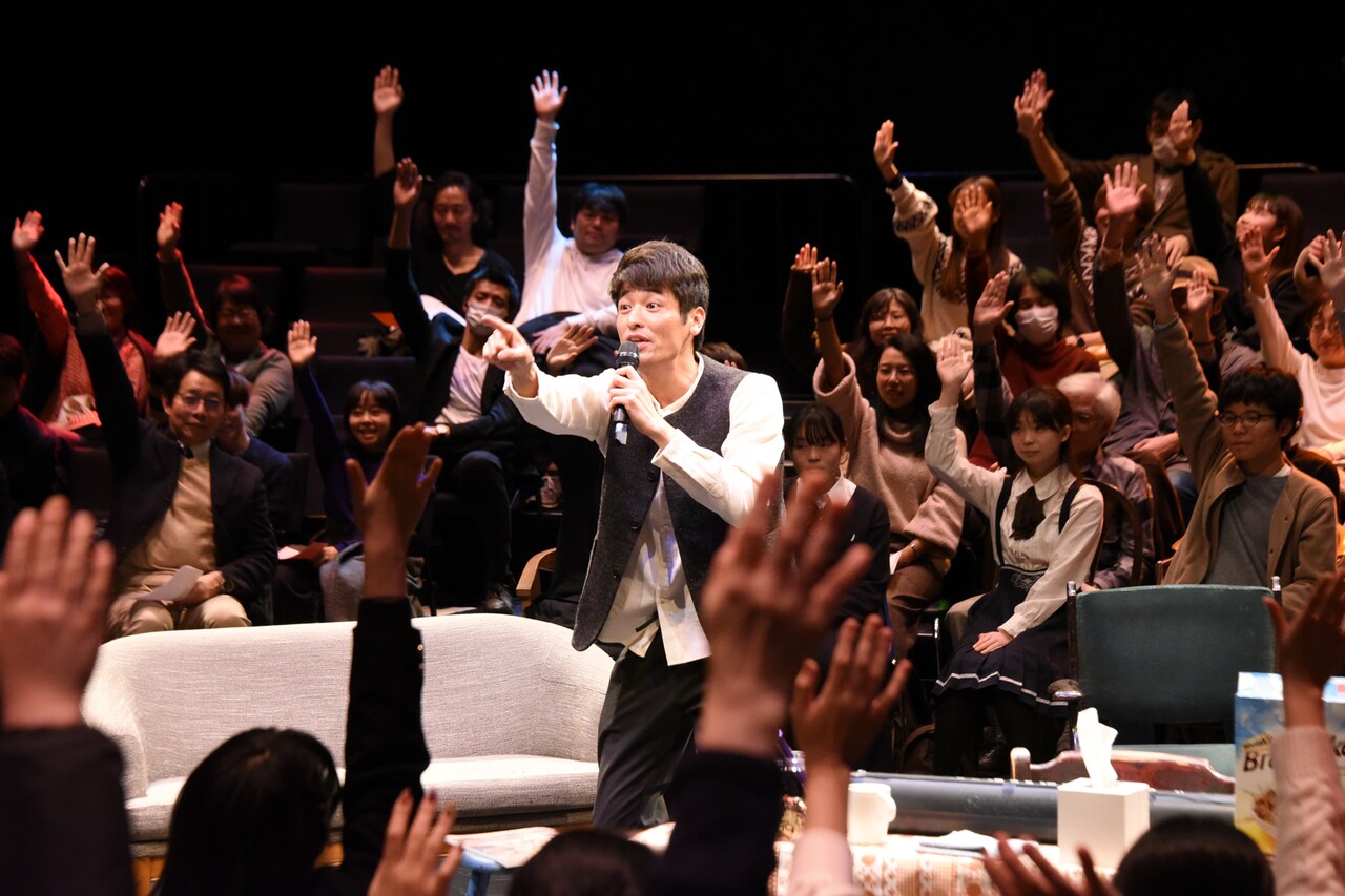 一人芝居「エブリ・ブリリアント・シング」で佐藤隆太「バトンつなげて大きな渦に」
