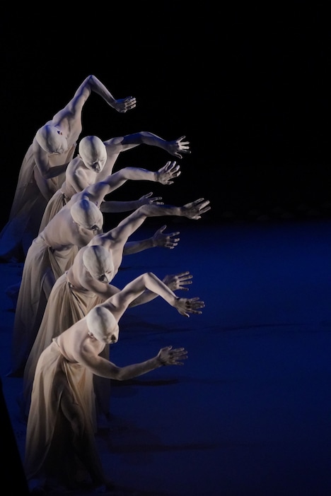 山海塾「Arc 薄明・薄暮」滋賀公演より。